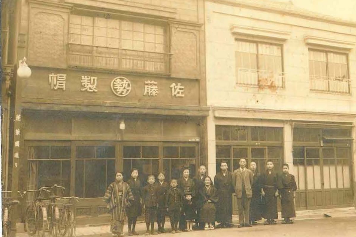 丁稚奉公の社員とともに歩んだ時代を写した一枚