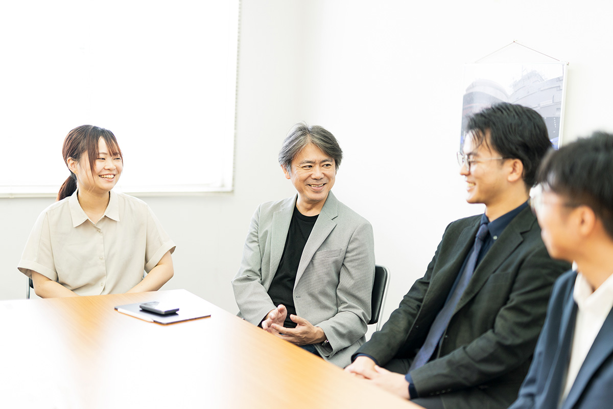 左から　岡本、児玉、天野、青木