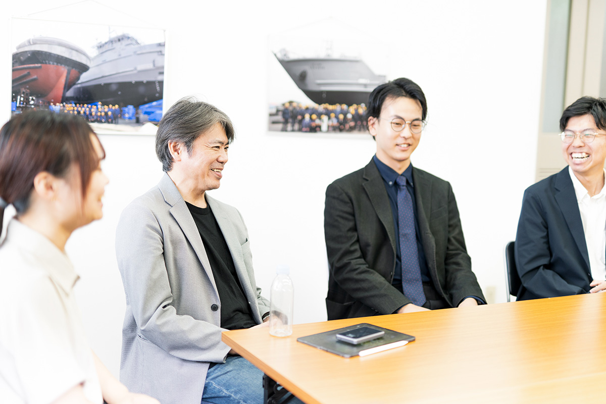 左から　岡本、児玉、天野、青木