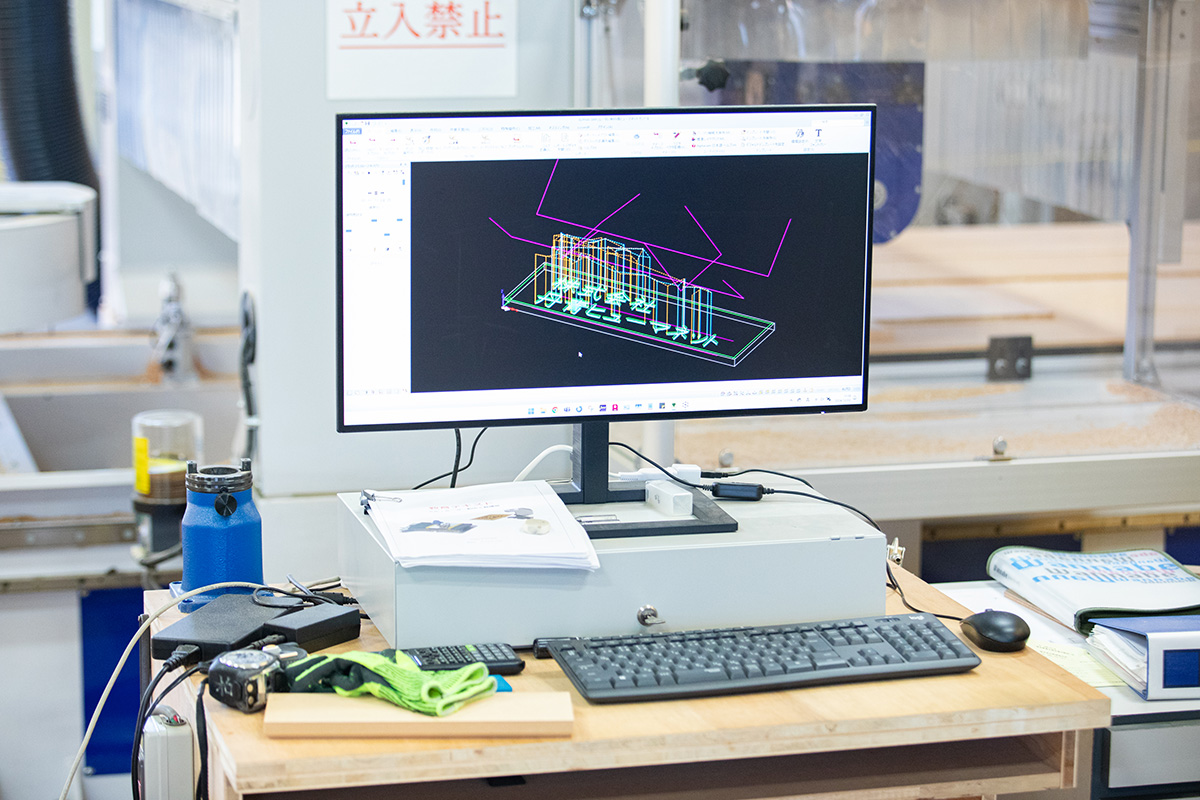 NC加工機を制御するソフトウェアの画面。当日は「株式会社丹青ヒューマネット」と彫ったパネルを製作いただきました。